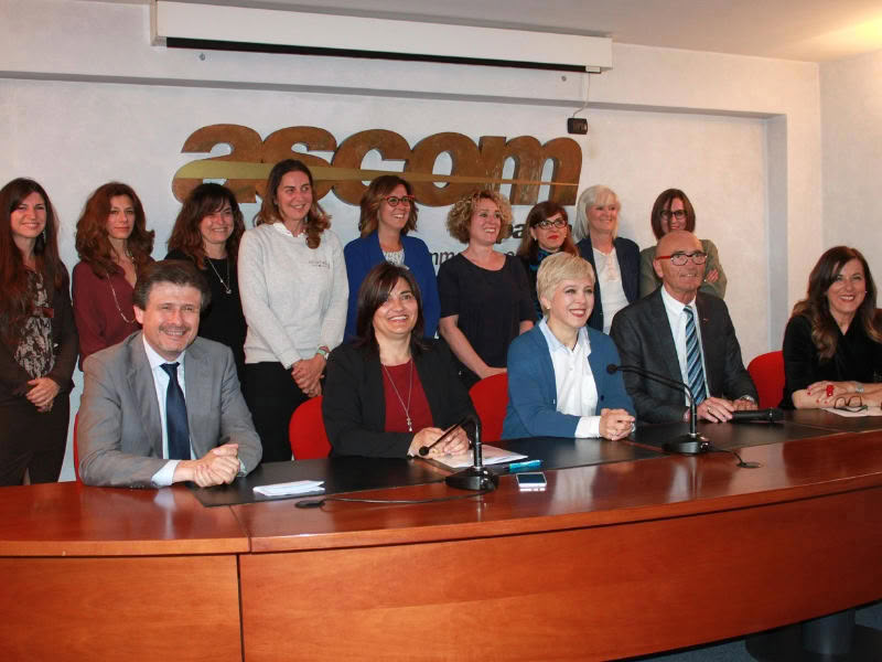 terziario donna tavolo