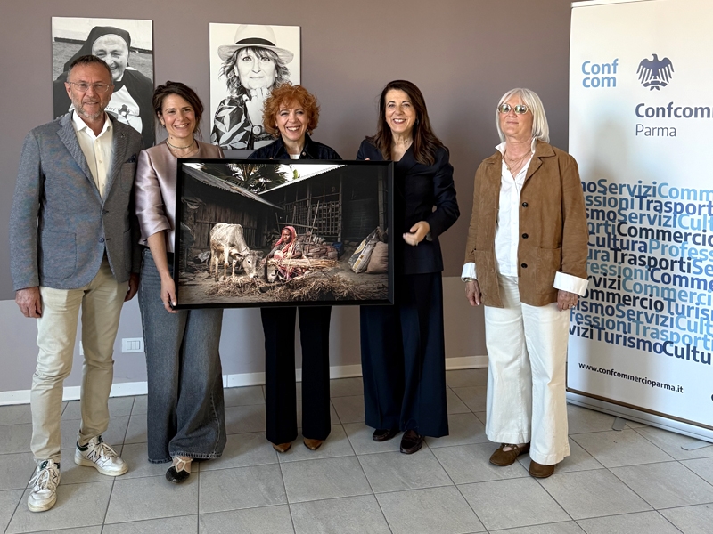 Consegna quadro Lajja Munda noceto maggio 2026 terziario donna