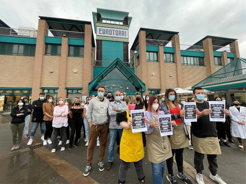 protesta centri commerciali